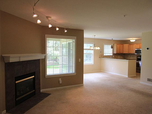 4th image of 2868 Barclay Way