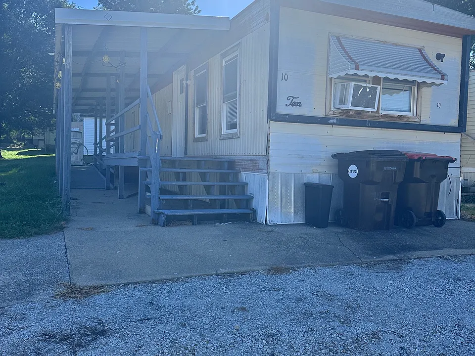 300 N Walnut St
