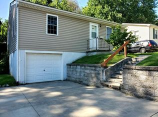 905 Spring Ave, Saint Charles, MO 63301