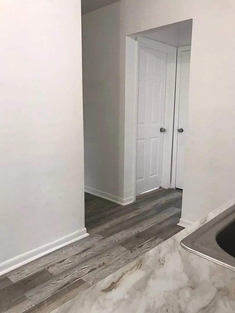 Welcome to Our Charming 2-Bedroom and 1-Bathroom Aparments — Photo 3