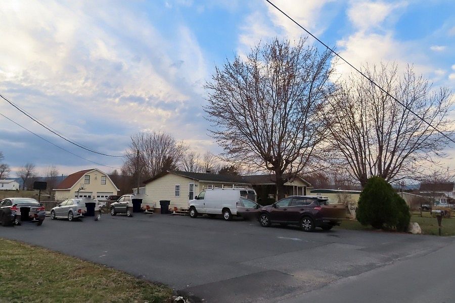 2nd image of 612 Pond Ave