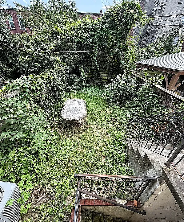 906A Lafayette Ave #1