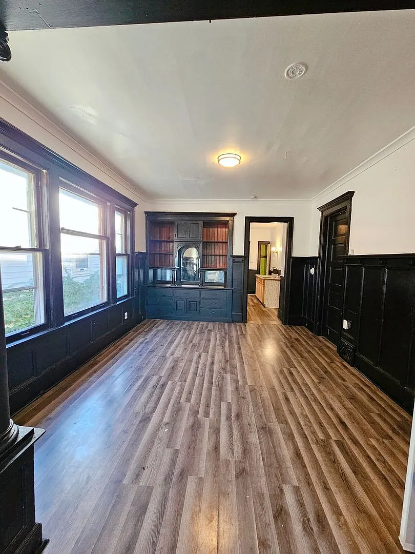 Charming 3BR Duplex in Milwaukee — Photo 3