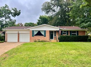 1813 Woods Dr, Arlington, TX 76010