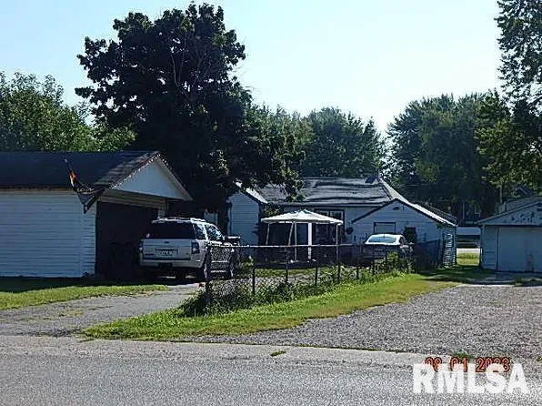 106 5th St, Colona, IL 61241