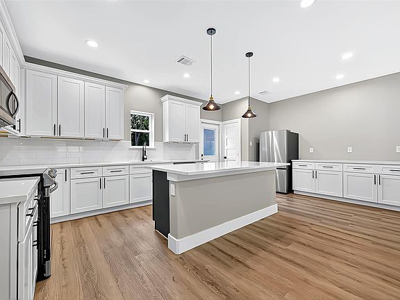 5th image of 813 Avenue J Pl #A