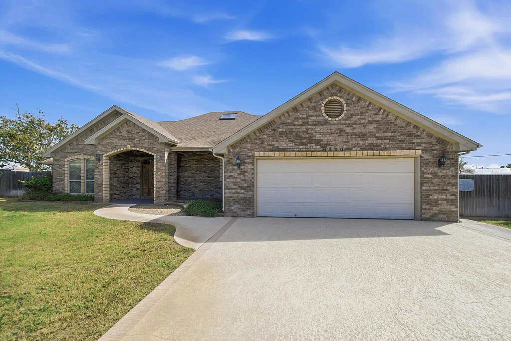 3 bed, 2.0 bath, 1828 sqft, $3,000 — Photo 3