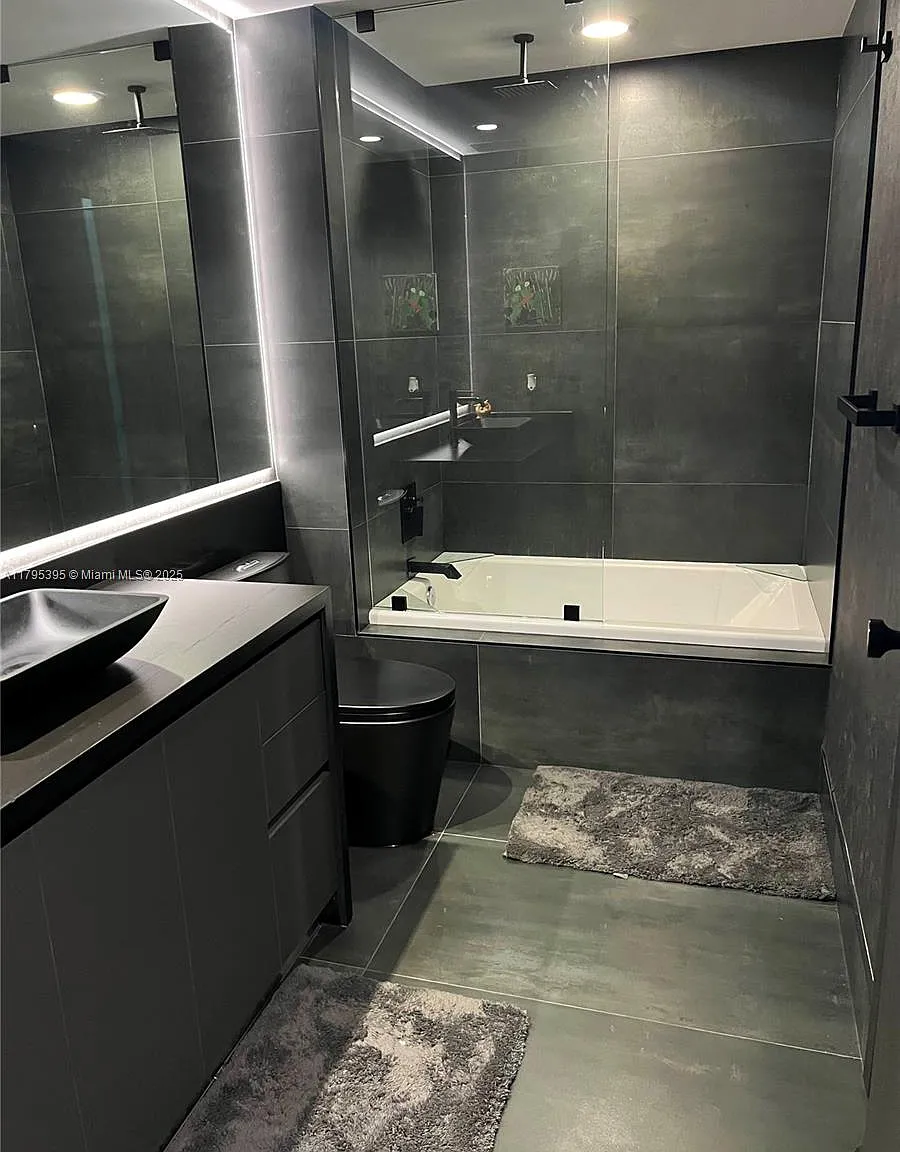 2 bed, 910 sqft, $5,500 — Photo 3