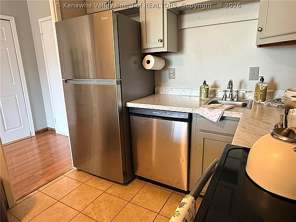 3rd image of 1800 Roundhill Rd APT 907