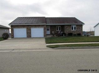 620 Crown Line Dr, Epworth, IA 52045