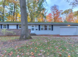 1556 N Robinhood Dr, Muskegon, MI 49445