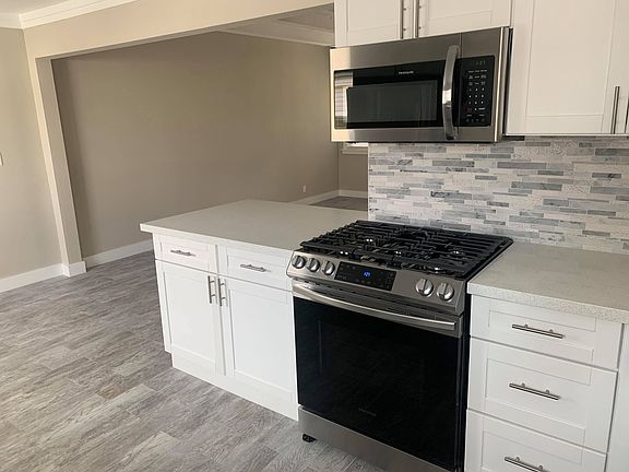 4th image of 1325 Manhattan Beach Blvd APT F