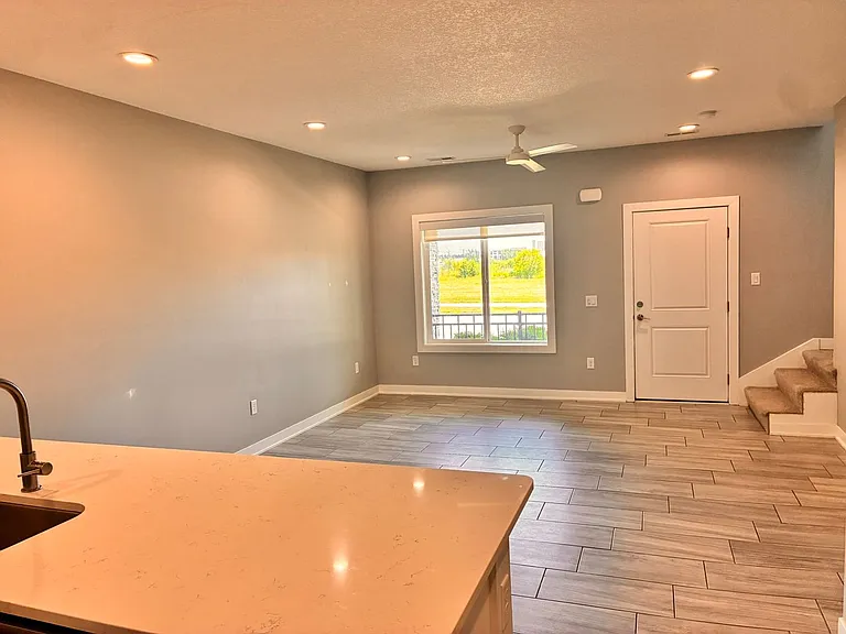 2324 SE Parkview Crossing Dr — Photo 5