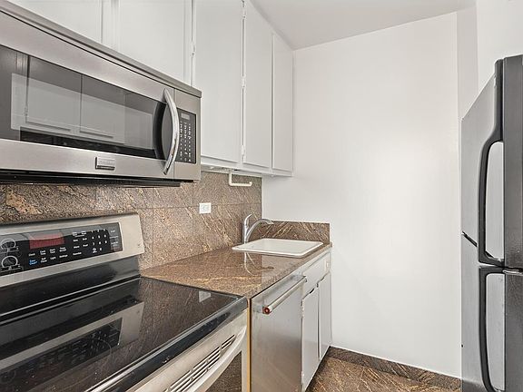 4th image of 300 E 54th St APT 29C