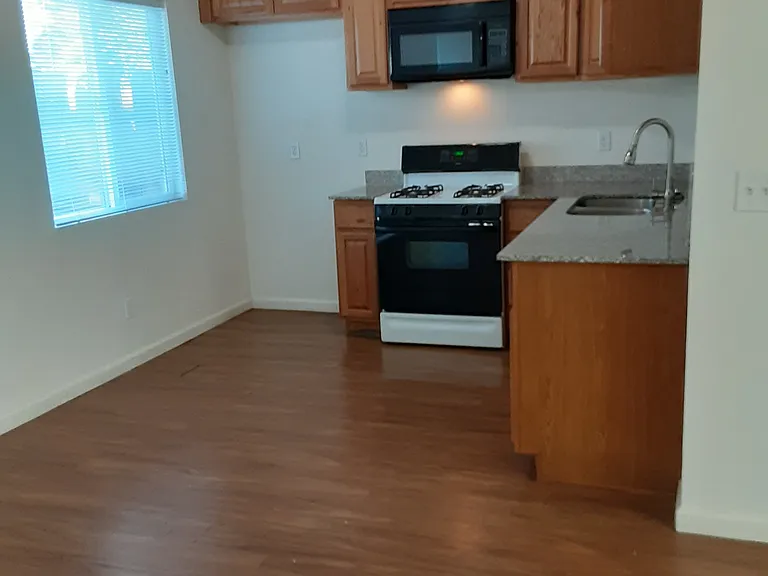 144 Brookridge Dr — Photo 6