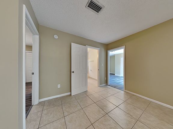 5th image of 899 NW 37th Ave
