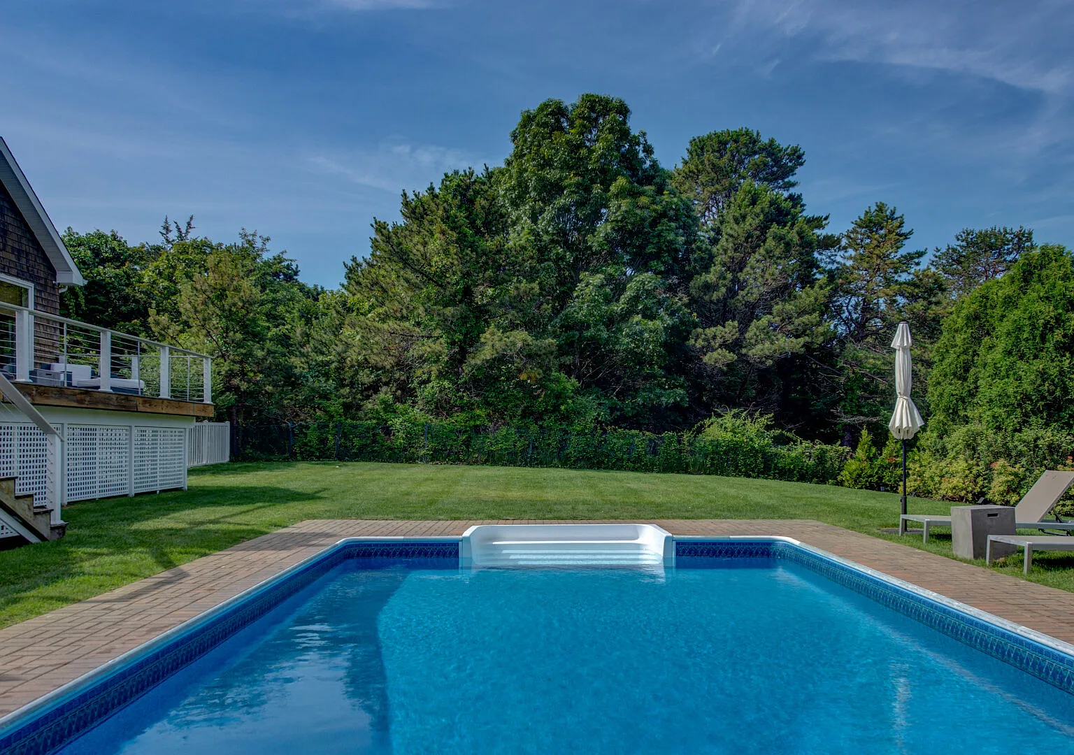 Newly Renovated, Modern home with pool — Photo 2
