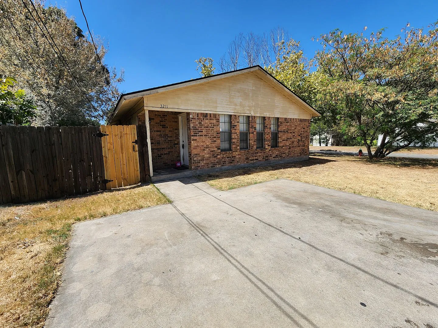 Cozy 2 Bedroom Duplex In Haltom City — Photo 1
