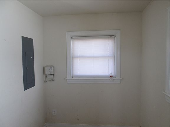 3rd image of 1705 Dinwiddie Ave