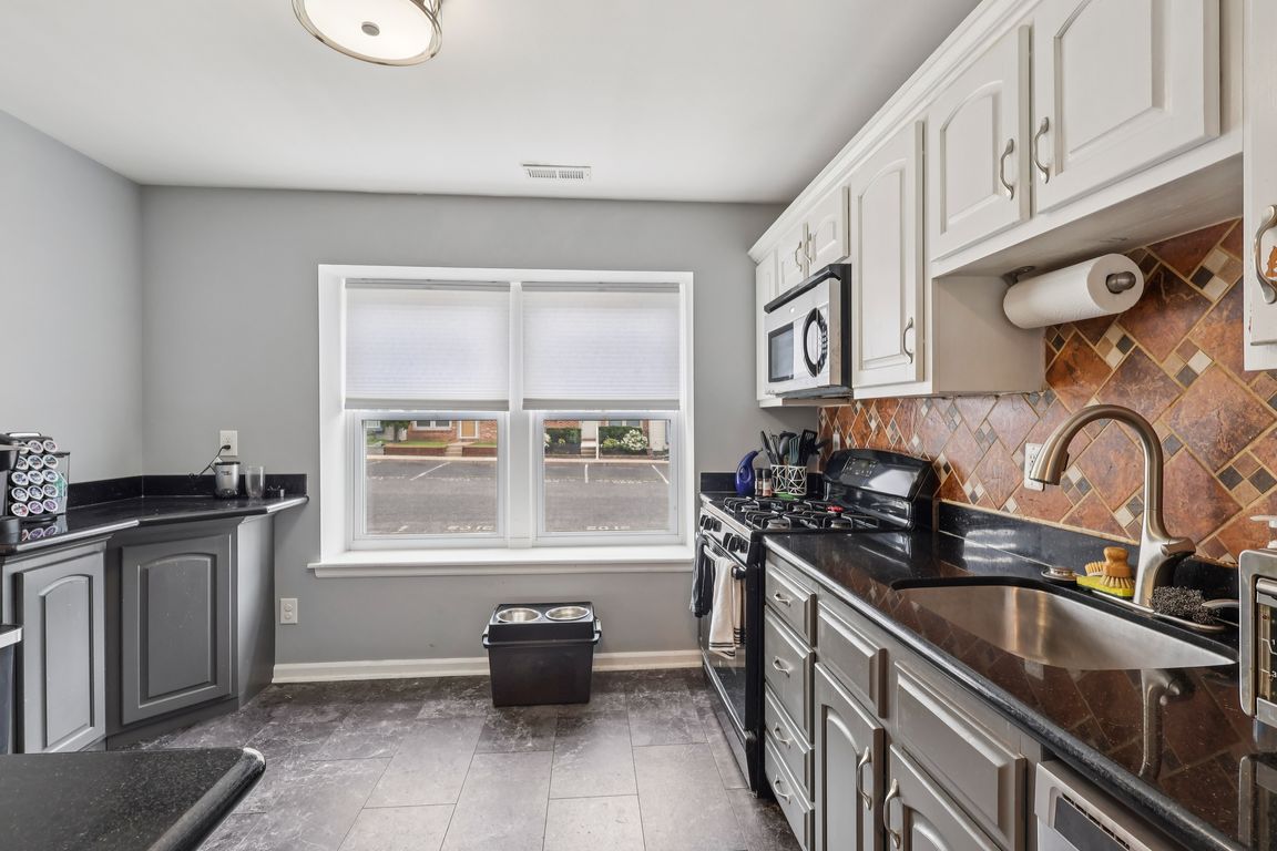 Elberta Ln-S0807-013.jpg