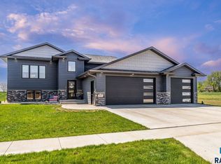 507 Ash Creek Dr, Beresford, SD 57004