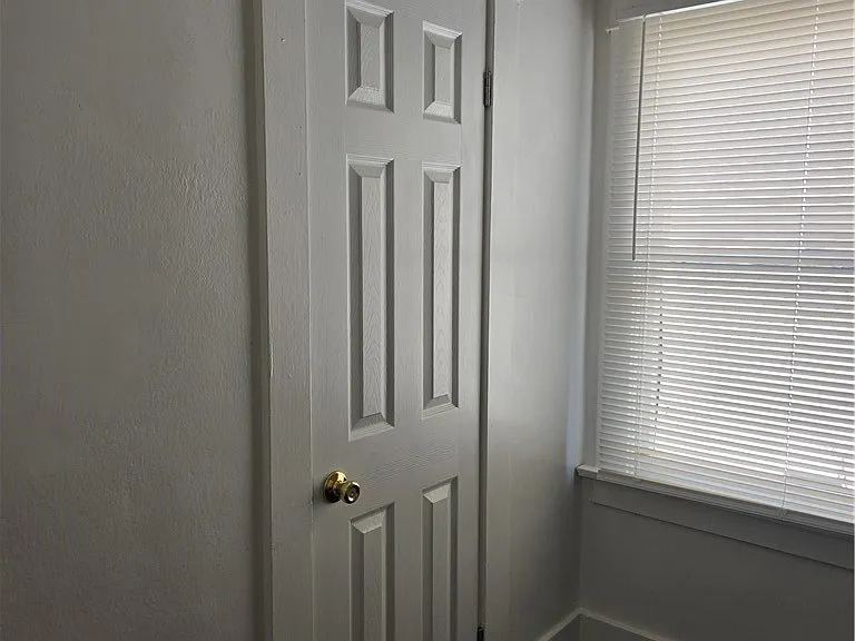 942 E 2nd St #15 — Photo 11
