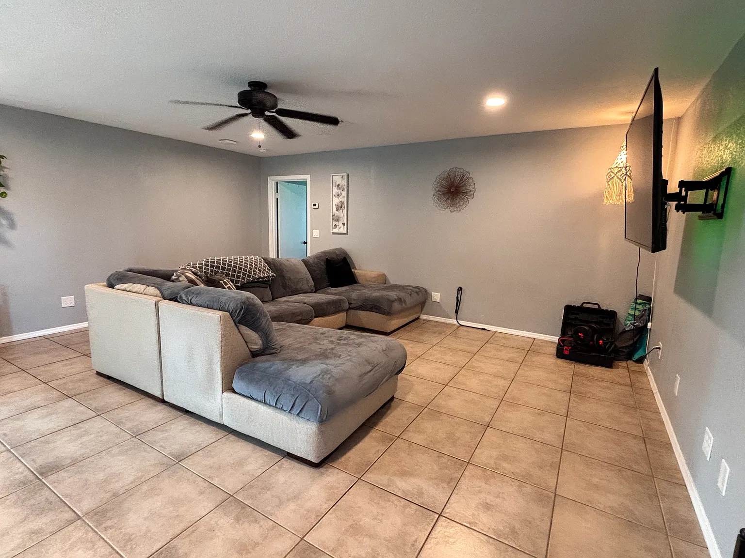 1 bed, 1050 sqft, $2,000 — Photo 3