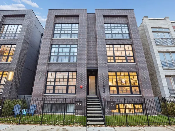 1934 W Belmont Ave #1E, Chicago, IL 60657