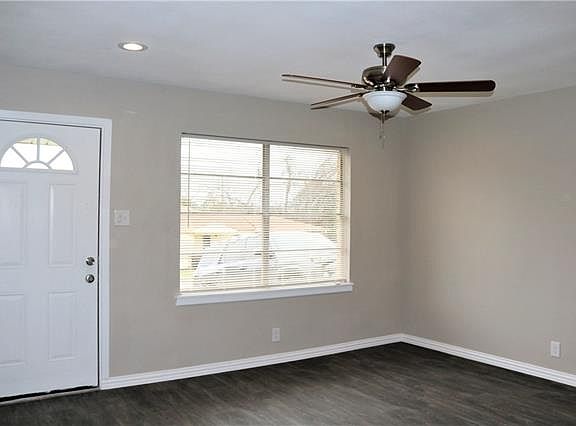 2nd image of 5724 Manhattan Dr