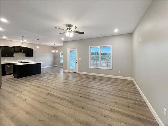 3rd image of 122 Lanee Ln