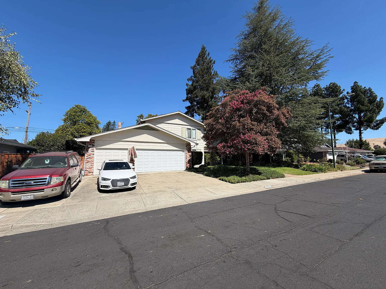 4 bed, 2358 sqft, $5,000 — Photo 1