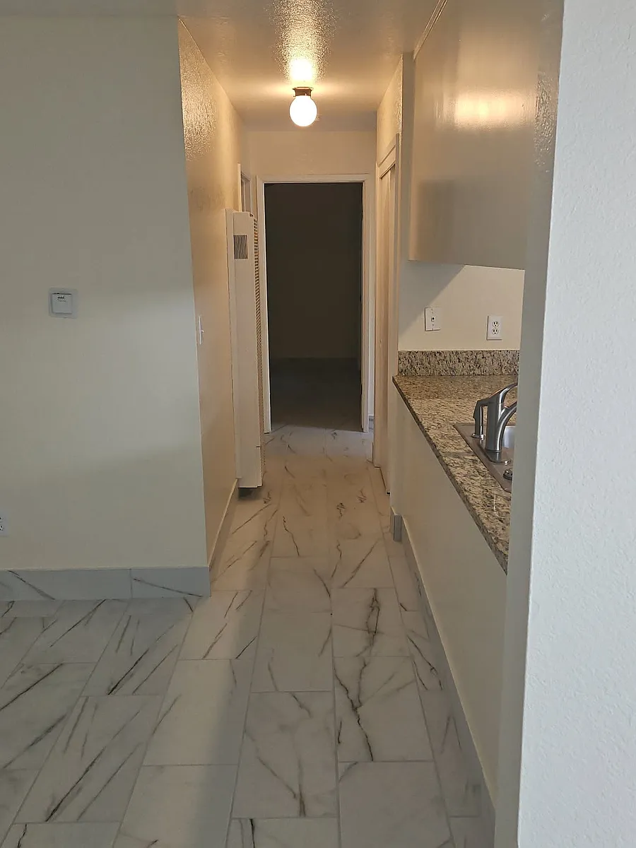 Additional storage space in hallway - 611 N School St #3
