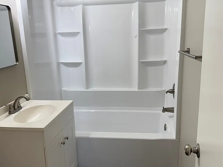 1809 E 2nd St #12 — Photo 14