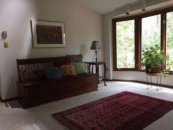 4th image of 404 Sibley Ave