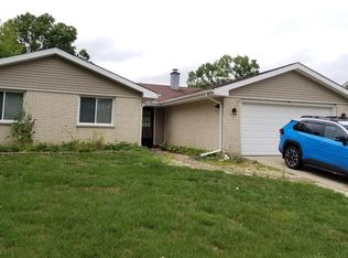 1090 Hillcrest Blvd, Hoffman Estates, IL 60169