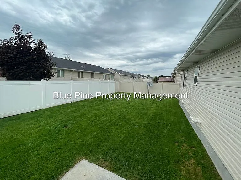 1156 Matchpoint Dr — Photo 22