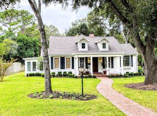 405 Avenue B St, El Campo, TX 77437