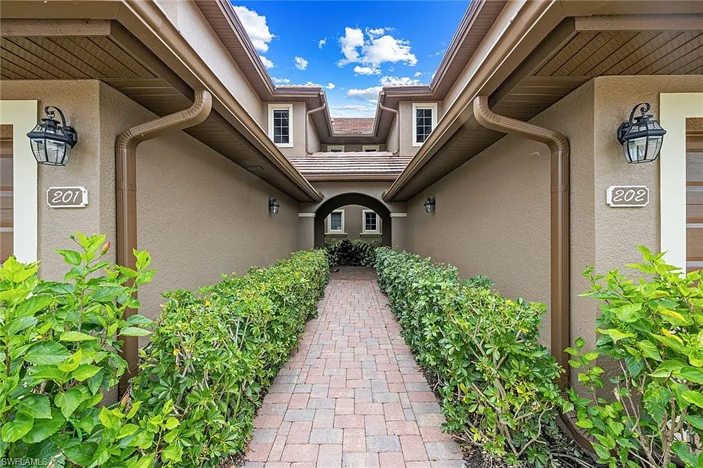 2 bed, 2.0 bath, 2040 sqft, $8,000 — Photo 3