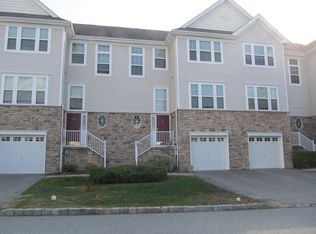 37 Indian Field Dr, Hamburg, NJ 07419
