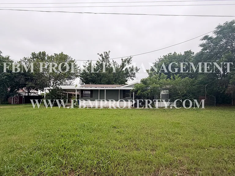 402 E College Ave — Photo 1
