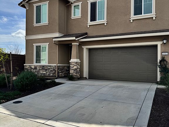 3rd image of 4413 Sanderson Dr