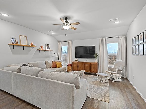 3rd image of 1641 Greenbank Dr