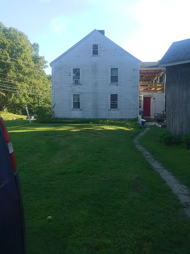3 bed, 1.5 bath, 2300 sqft, $2,100 — Photo 1