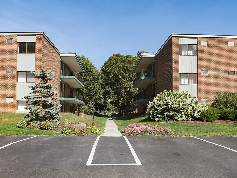 Whitmore Court Apartments — Photo 10