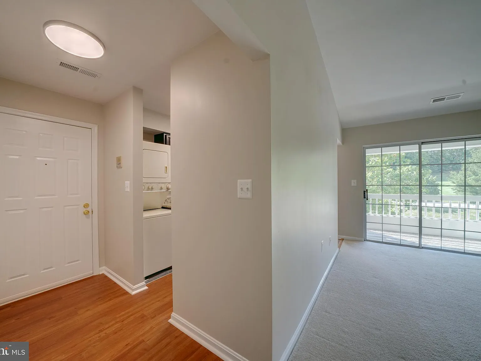 2 bed, 944 sqft, $1,900 — Photo 3