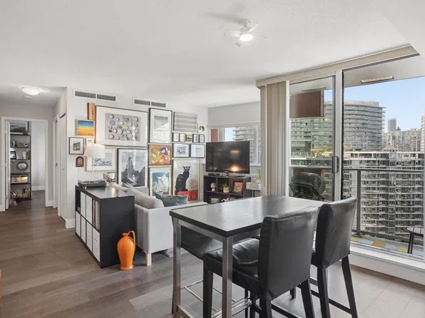 918 Cooperage Way #2201, Vancouver, BC V6B 0A7
