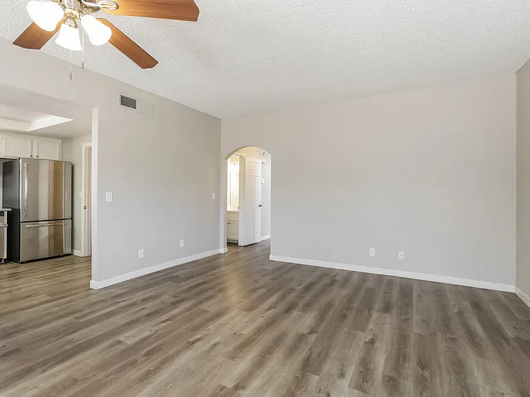 7217 Chesterton Dr — Photo 5