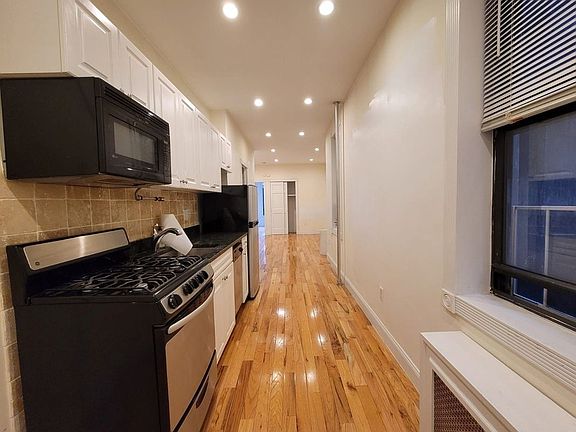 3rd image of 301 10th Ave APT 3B