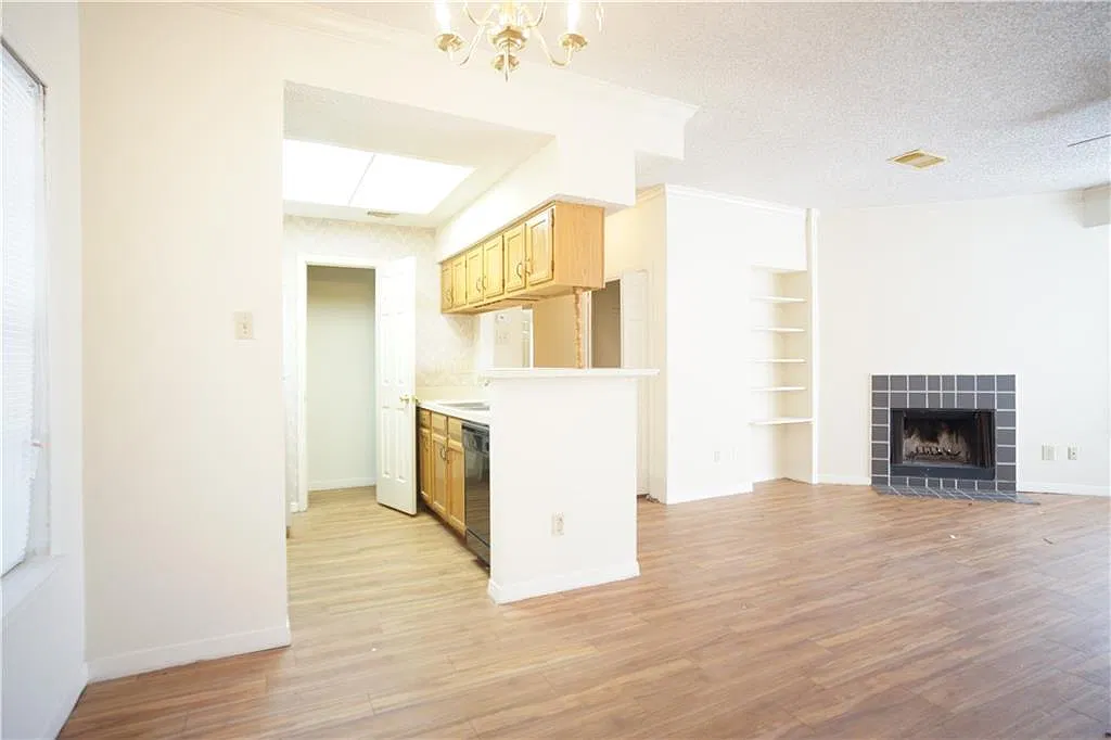 2 bed, 987 sqft, $1,995 — Photo 3