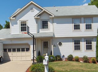 314 Skylark Dr, Coraopolis, PA 15108